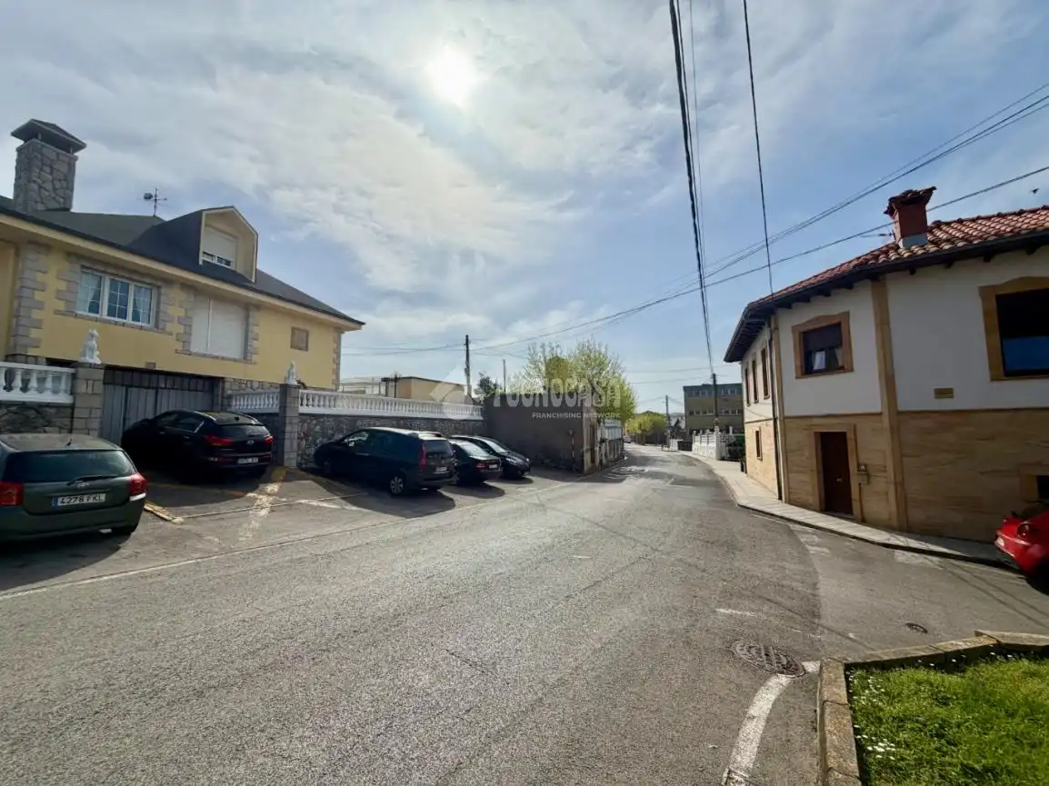 Vista exterior de Edificio en venta en Santander