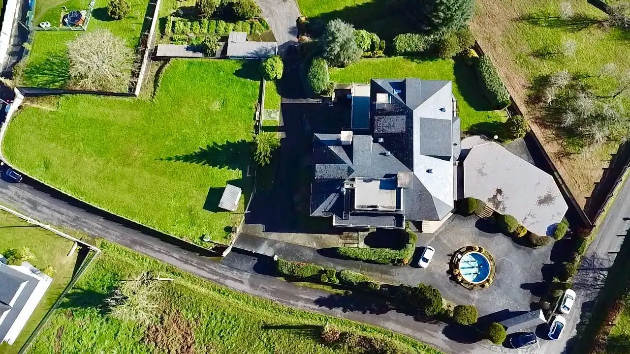 Vista exterior de Casa o xalet en venda en Bergondo amb Calefacció, Jardí privat i Terrassa