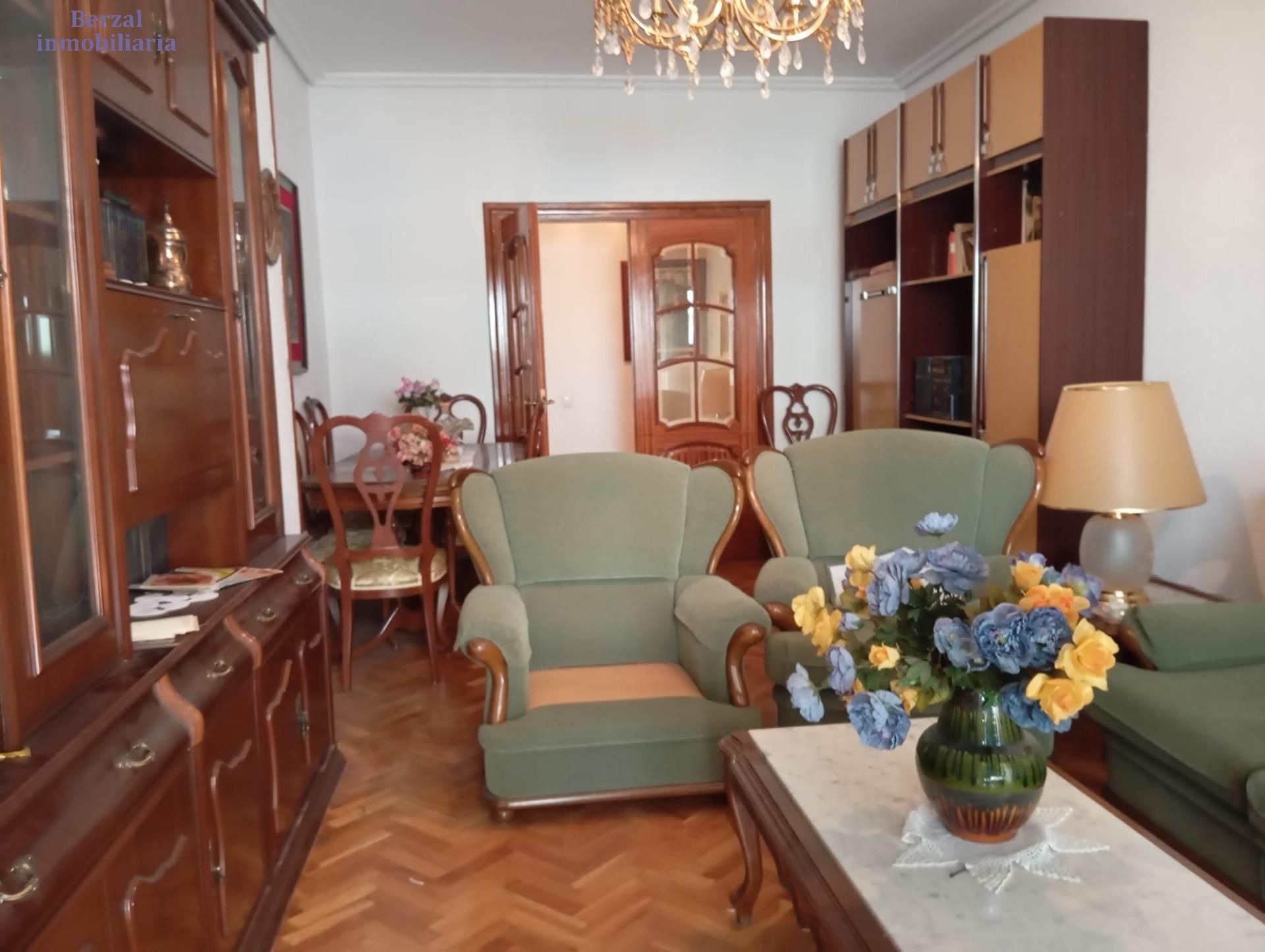 Sala de estar de Piso en venta en  Logroño con Calefacción, Terraza y Trastero