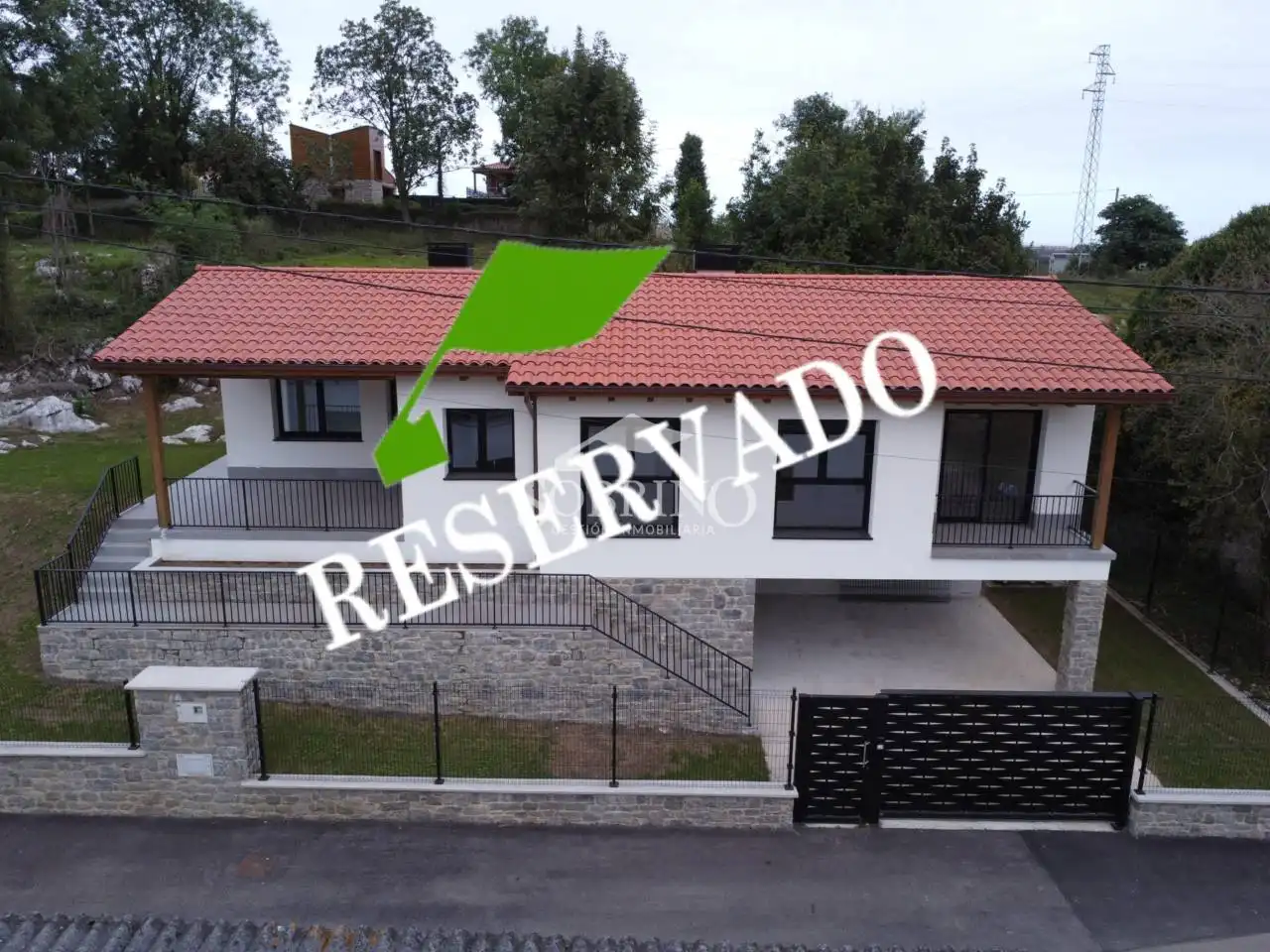 Vista exterior de Casa o xalet en venda en Llanes amb Calefacció, Jardí privat i Terrassa