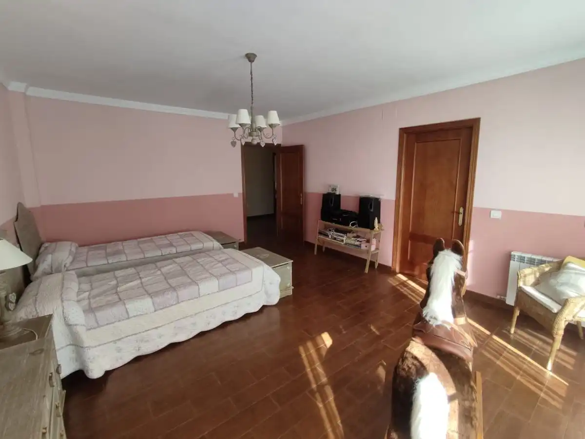 Dormitori de Casa o xalet en venda en Serradilla amb Aire condicionat