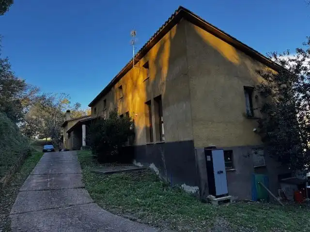 Außenansicht von Country house zum Verkauf in Porqueres mit Heizung, Privatgarten und Ofen