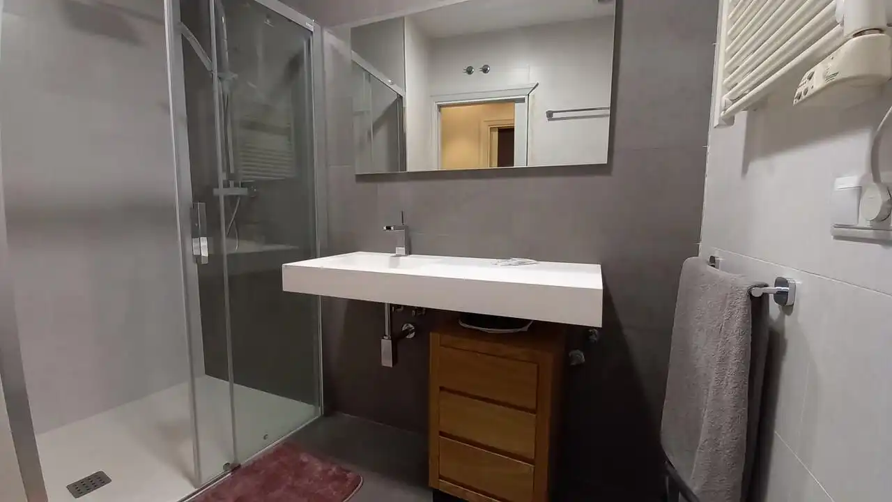 Bany de Apartament en venda en Salamanca amb Calefacció