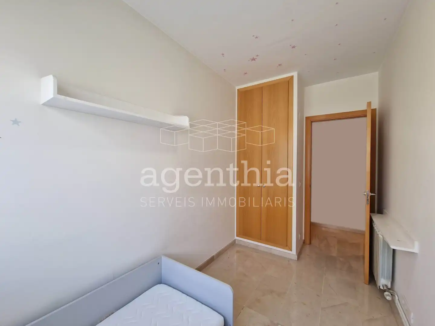 Wohnung zum Verkauf in Girona mit Klimaanlage, Heizung und Terrasse