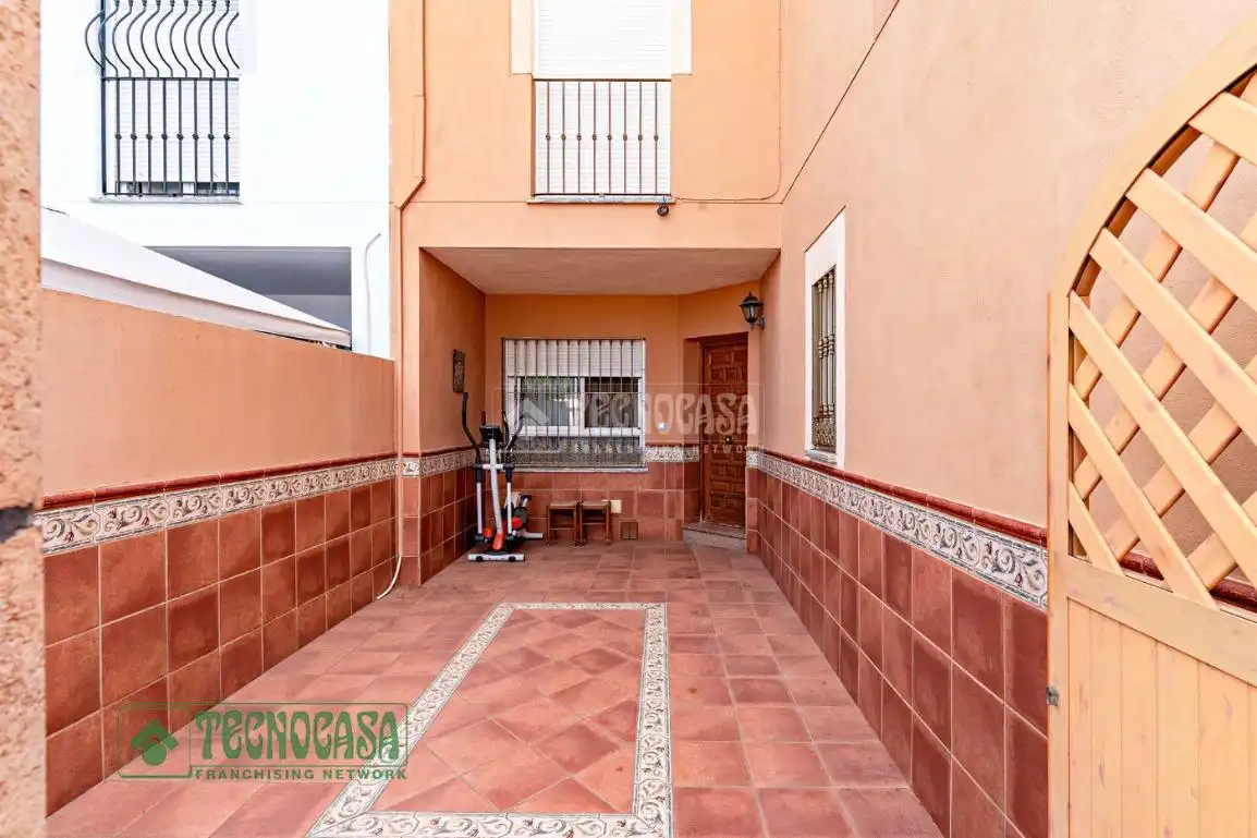 Exterior view of Detached homes for sale in Roquetas de Mar  with Terrace