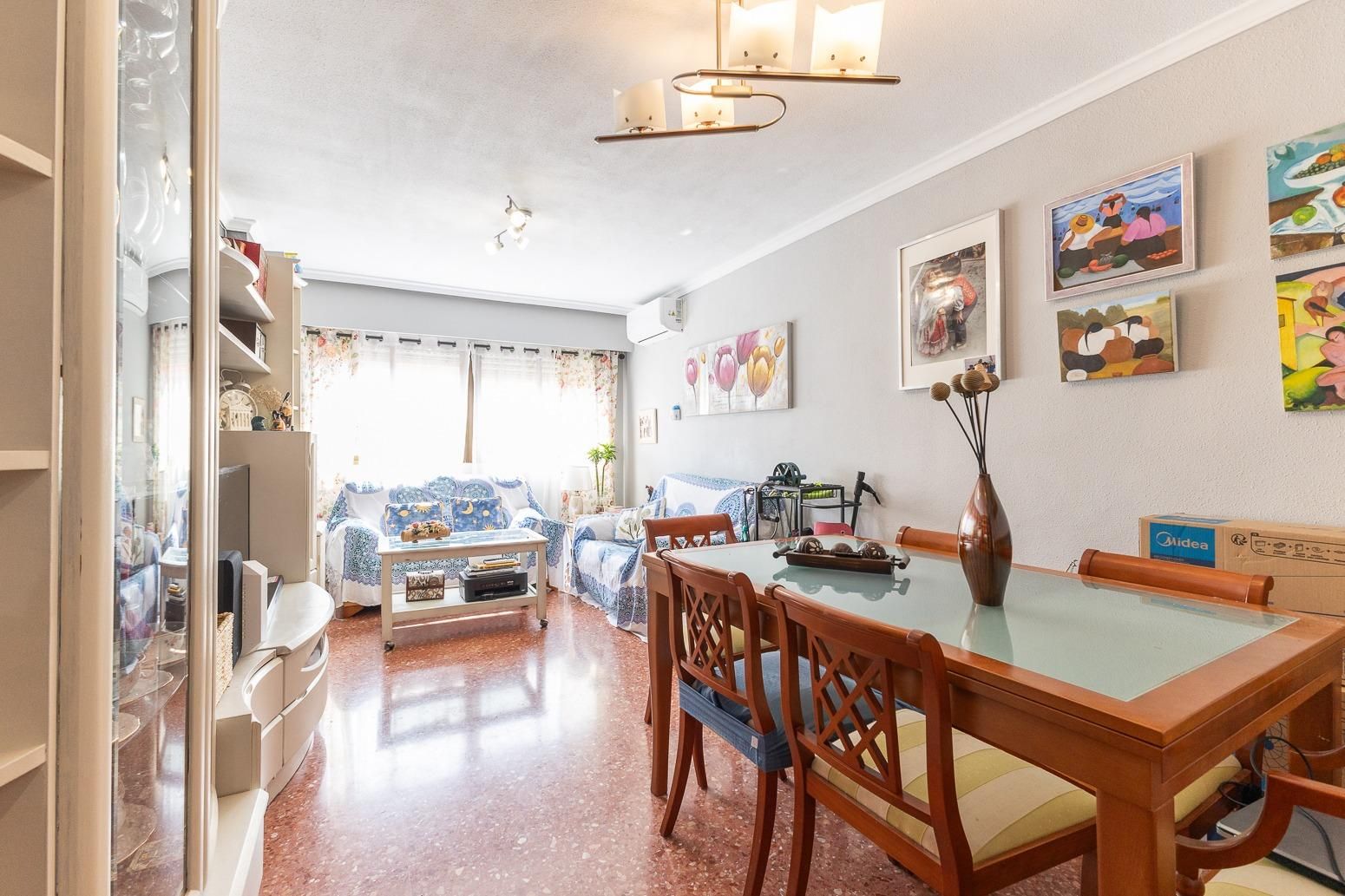 Living room of Flat for sale in Burjassot  with Air Conditioner and Balcony