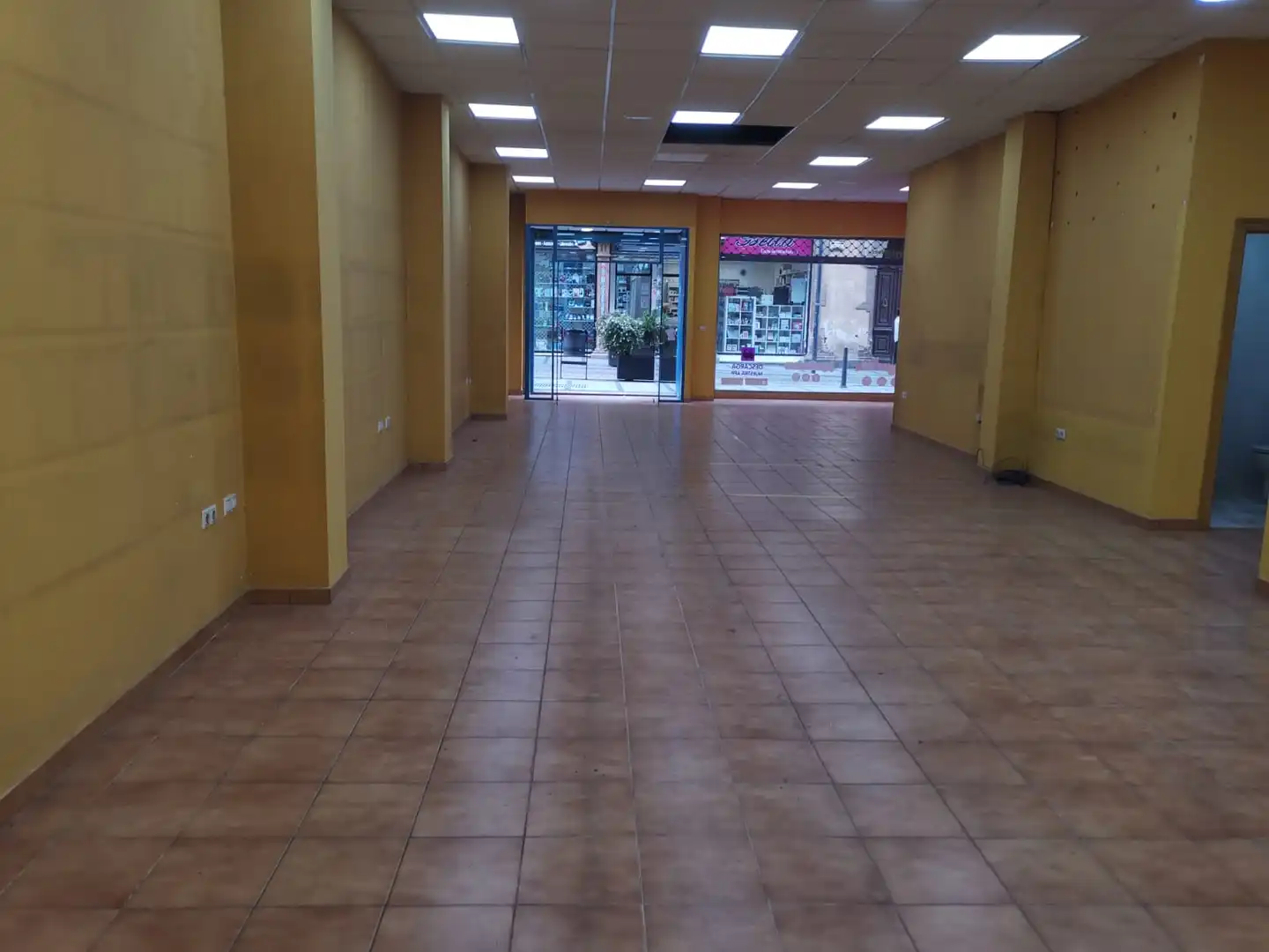 Local en venda en Linares