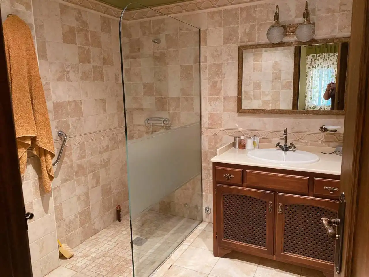 Bathroom of Houses for sale in Plasencia  with Air Conditioner, Private garden and Swimming Pool