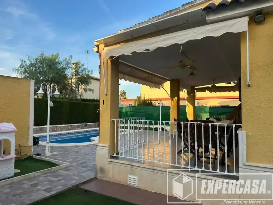 Swimming pool of Houses for rent in La Pobla de Vallbona  with Air Conditioner, Heating and Terrace