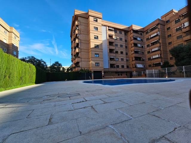 Piso en Venta en Avinguda de València en Ensanche - Parque Santa Rosa
