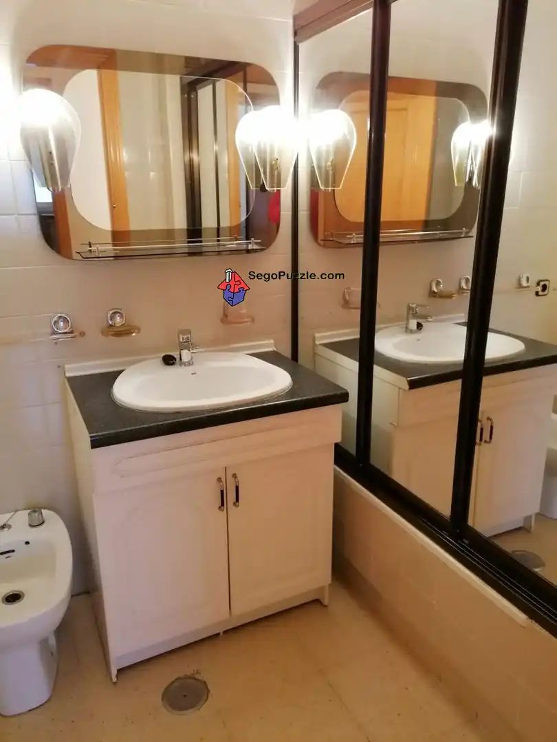 Baño de Piso en venta en Segovia con Calefacción, Terraza y Amueblado