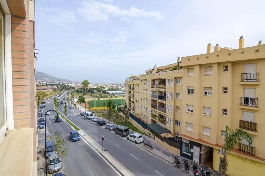 Vista exterior de Pis en venda en Mijas amb Jardí privat, Terrassa i Piscina comunitària