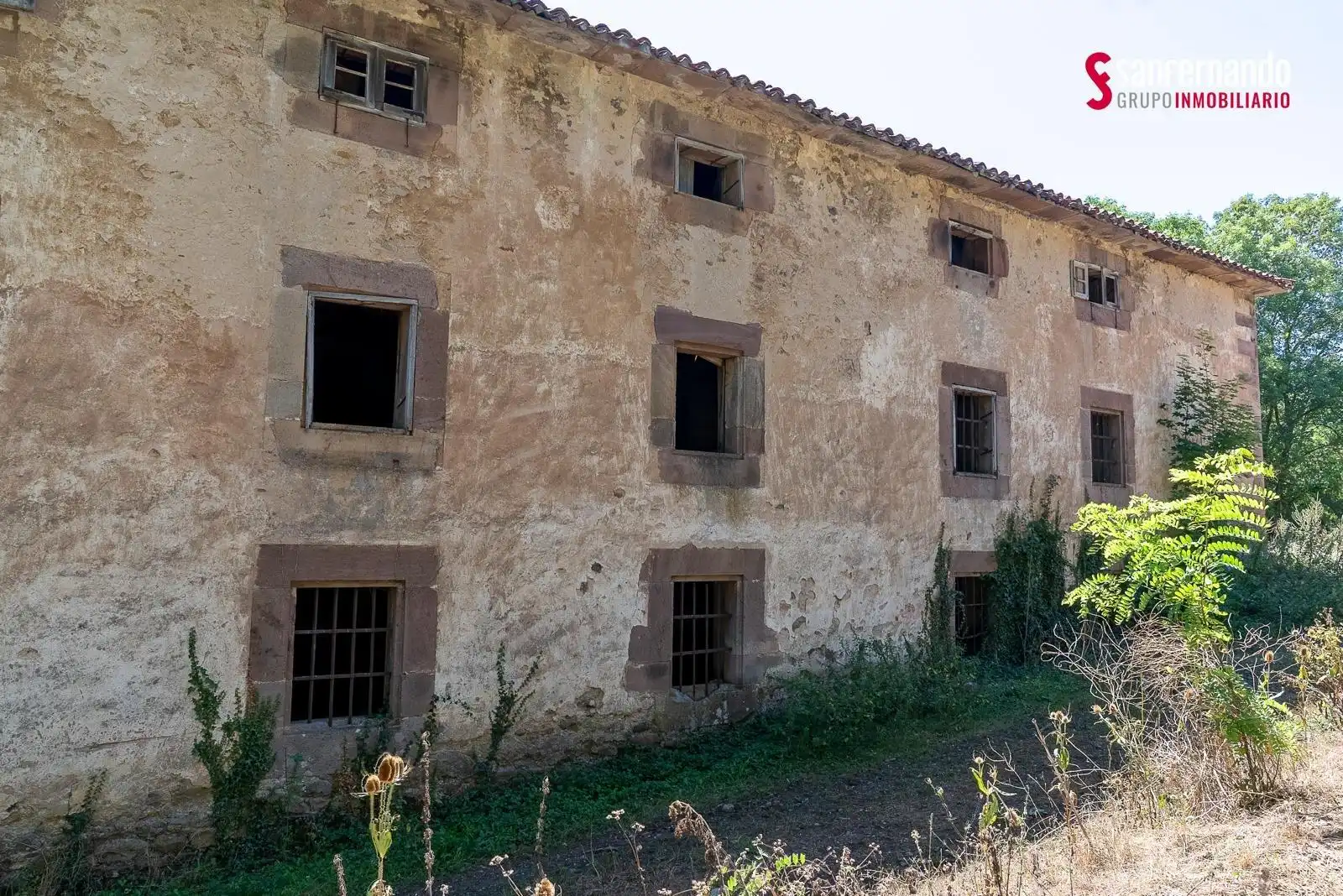 Vista exterior de Finca rústica en venda en Santiurde de Reinosa amb Jardí privat