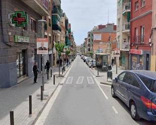 Vista exterior de Planta baixa en venda en Badalona amb Terrassa i Balcó