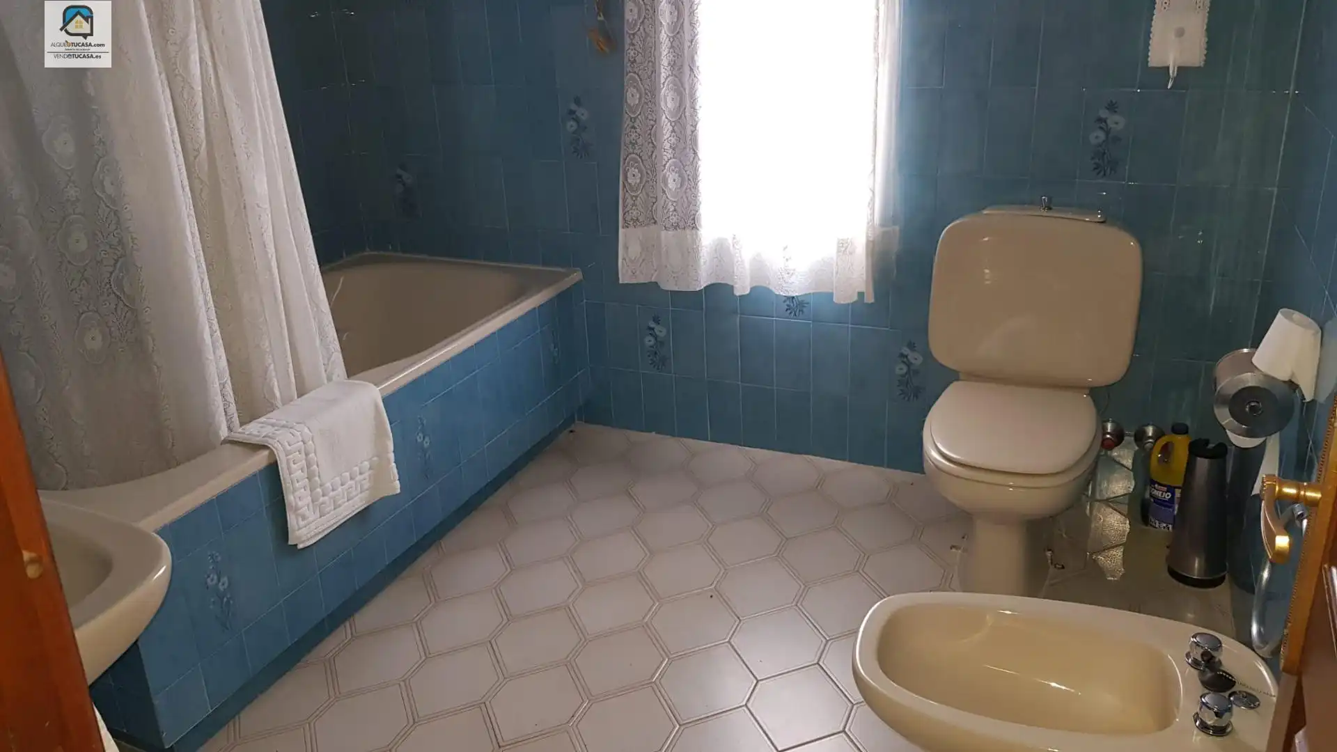 Bany de Casa o xalet en venda en Palencia amb Jardí privat, Terrassa i Piscina