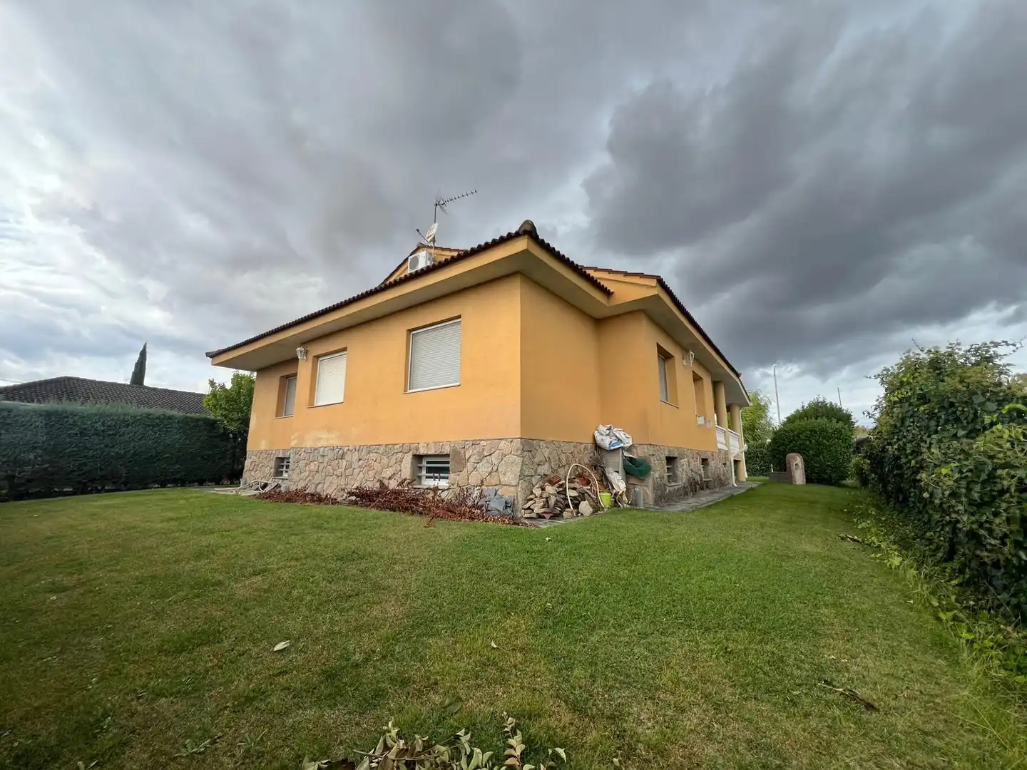 Exterior view of Houses for sale in Pepino  with Air Conditioner, Heating and Private garden