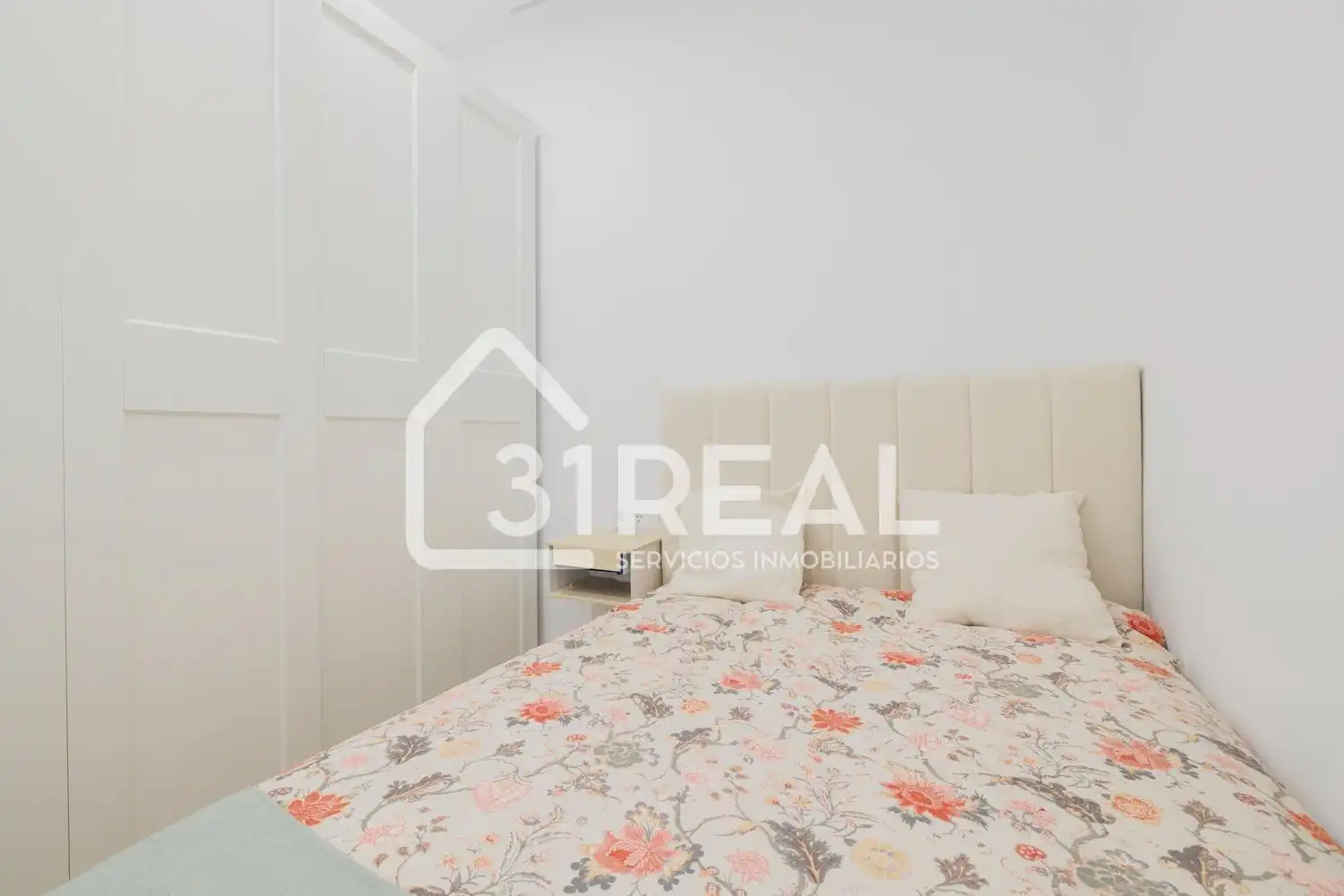 Habitación de Planta baja en venta en Madrid con Calefacción, Amueblado y Alarma