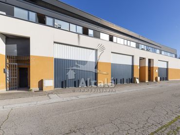 Nave industrial en venta en Camarma de Esteruelas