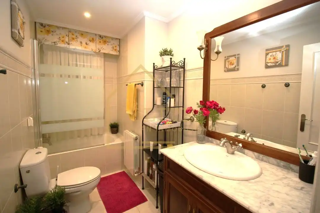 Baño de Piso en venta en Santurtzi  con Calefacción, Amueblado y Balcón