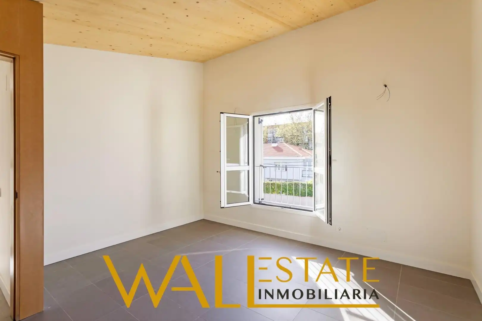 Vista exterior de Casa o xalet en venda en Madrid amb Calefacció, Jardí privat i Terrassa