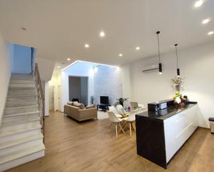 Sala d'estar de Casa adosada en venda en Fuengirola amb Aire condicionat, Terrassa i Balcó