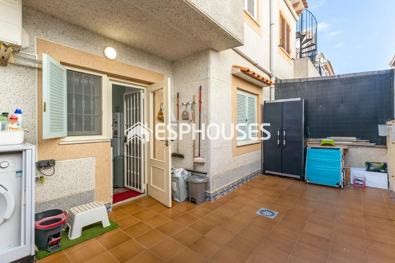 Terrasse von Erdgeschoss zum Verkauf in Guardamar del Segura mit Klimaanlage, Terrasse und Balkon