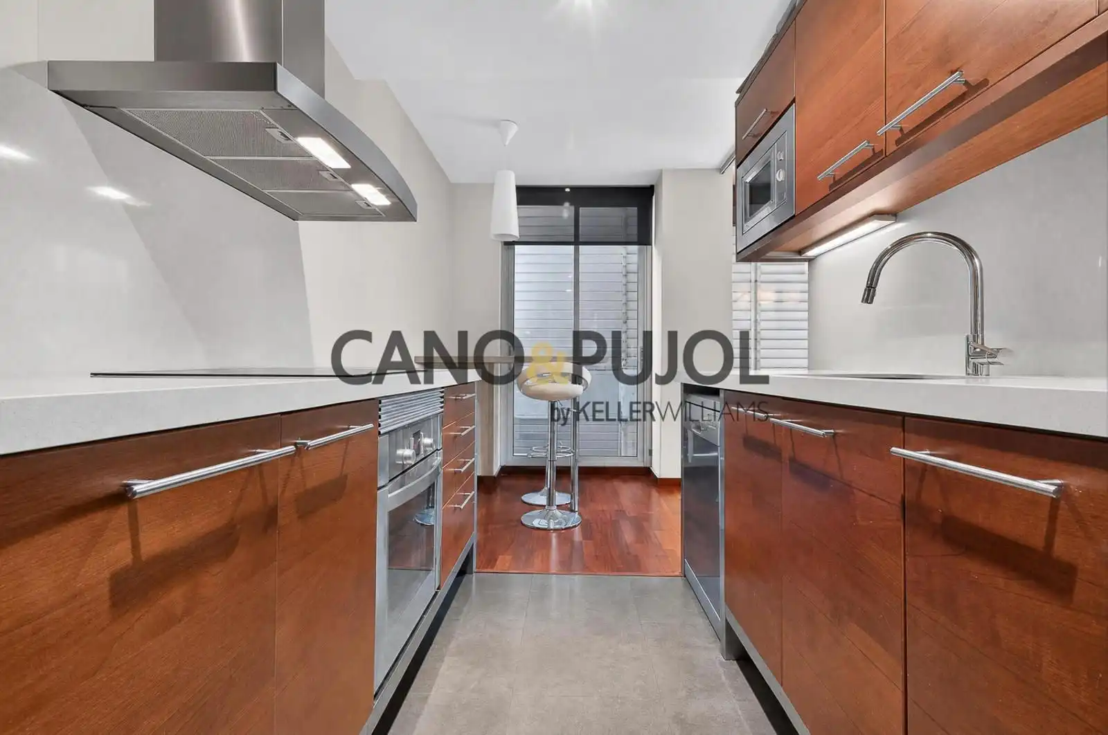 Cuina de Pis en venda en Sant Cugat del Vallès amb Aire condicionat, Calefacció i Parquet