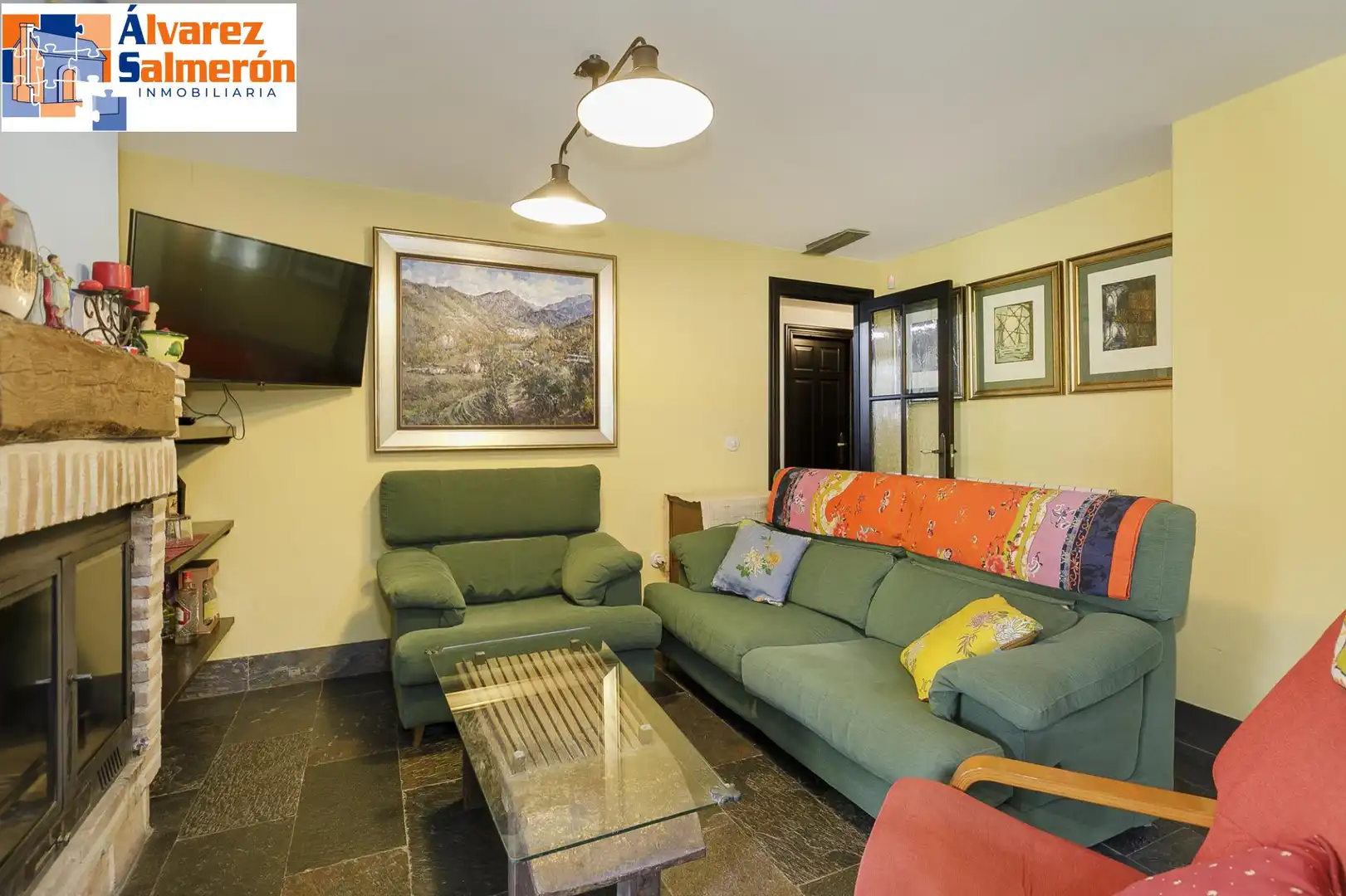 Sala de estar de Casa o chalet en venta en La Zubia con Aire acondicionado, Calefacción y Jardín privado
