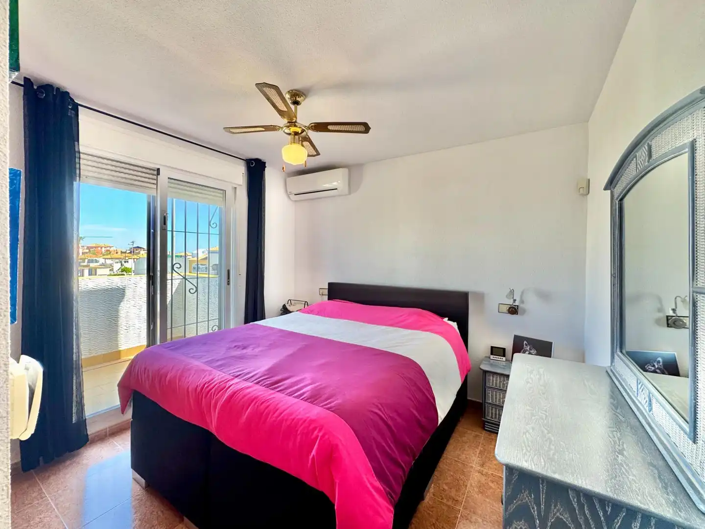 Habitación de Casa o chalet en venta en Orihuela con Aire acondicionado, Jardín privado y Terraza