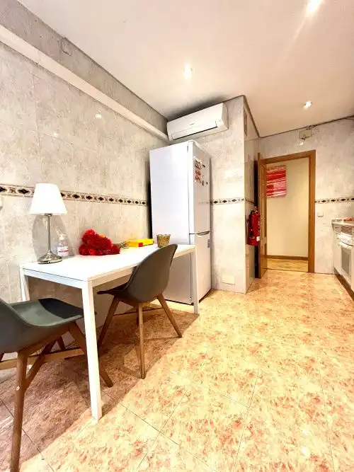 Kitchen of Flat for rent in Madrid  with Air Conditioner, Heating and Parquet flooring