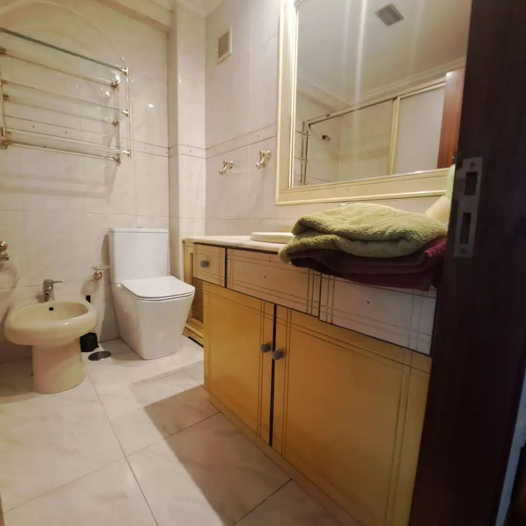 Badezimmer von Wohnung zur Miete in Gijón 