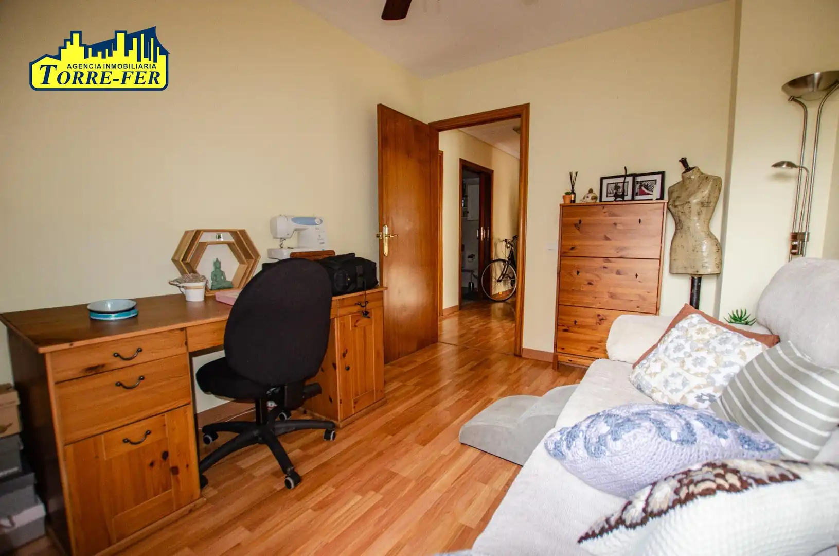Schlafzimmer von Wohnung zum Verkauf in Almería mit Klimaanlage und Heizung