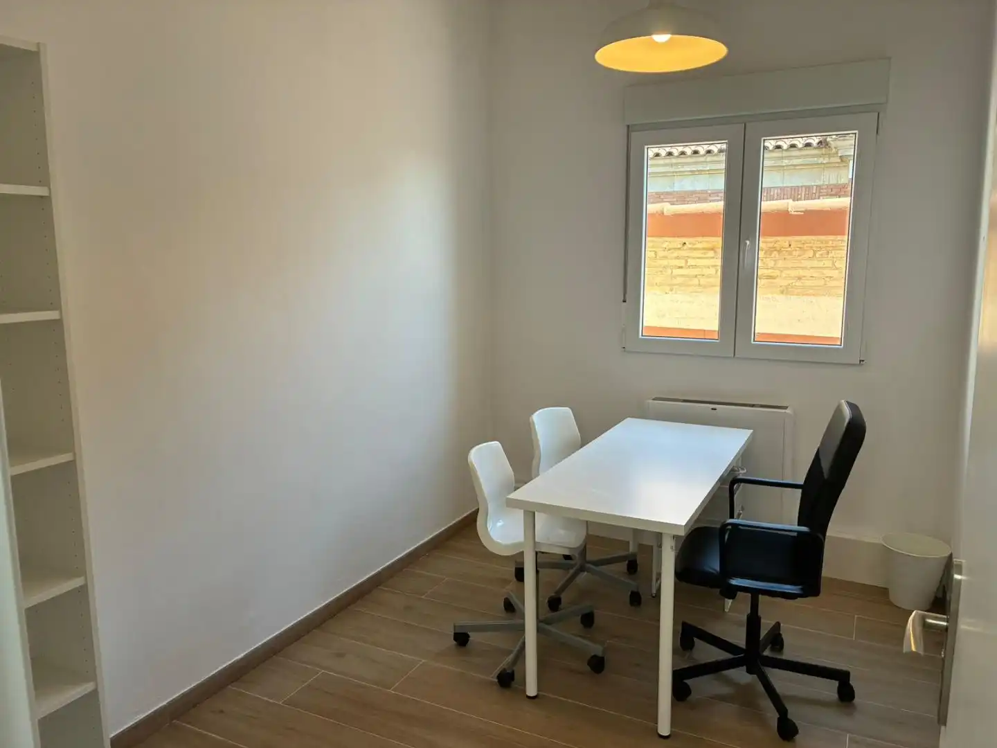 Büro zur Miete in Lleida mit Klimaanlage, Heizung und Terrasse