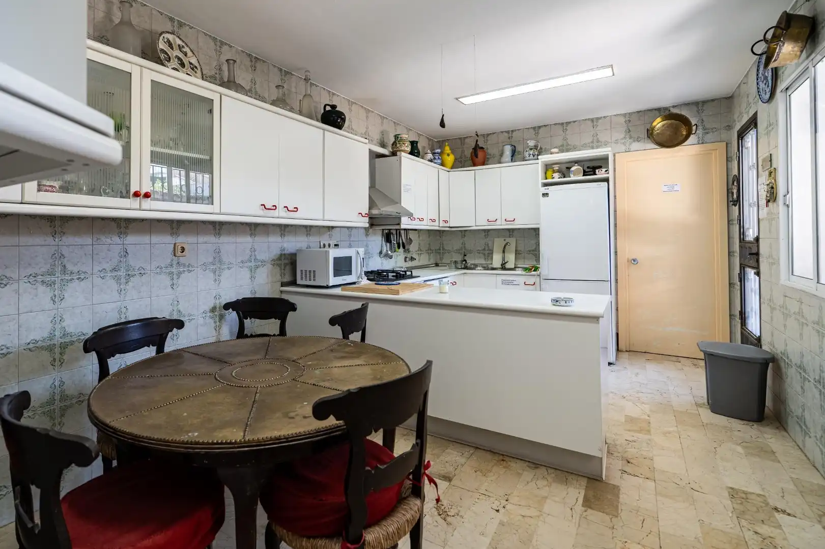 Cuina de Casa o xalet en venda en Valencina de la Concepción amb Aire condicionat, Jardí privat i Piscina