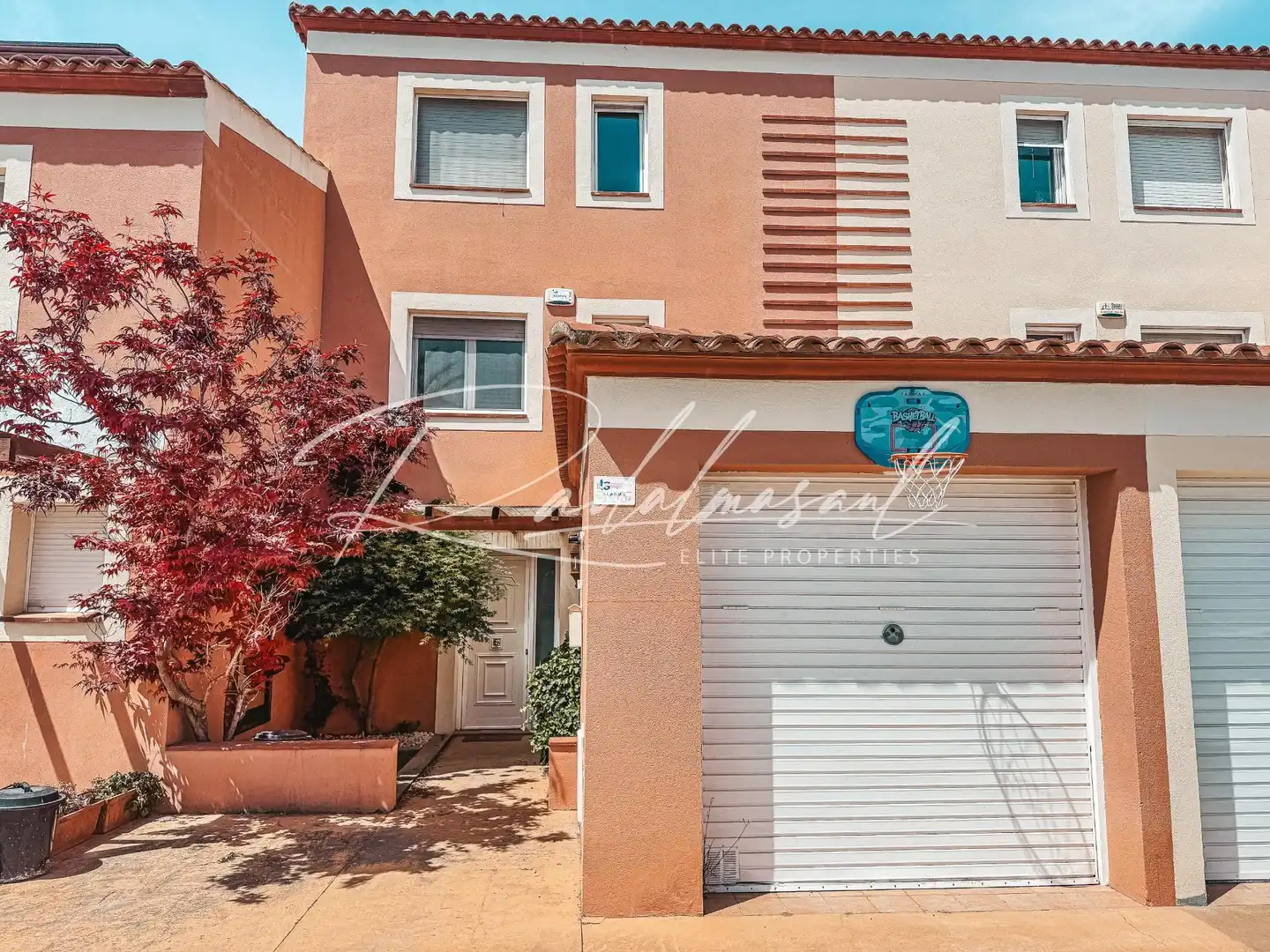 Vista exterior de Casa adosada en venda en Reus amb Aire condicionat, Calefacció i Terrassa