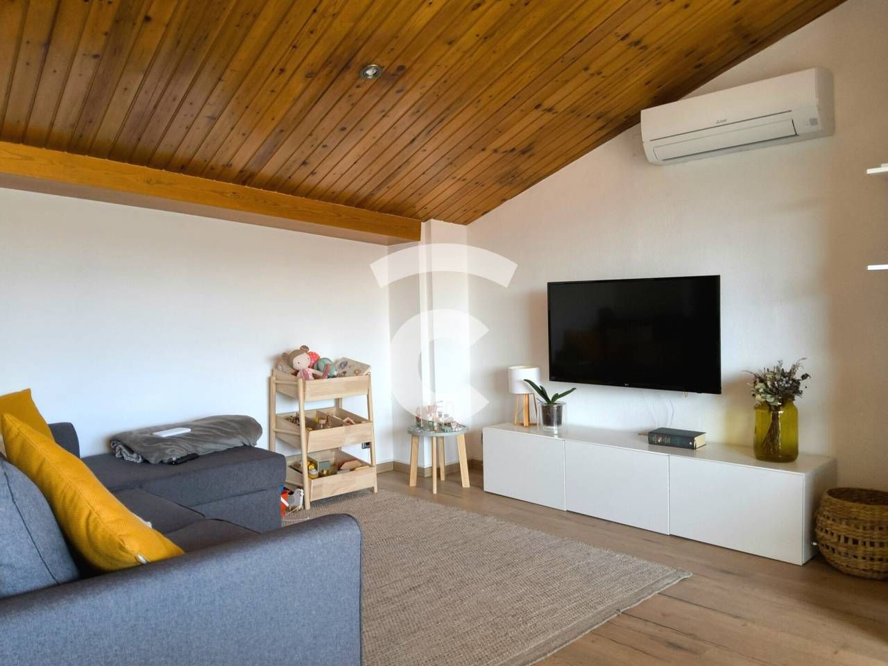 Sala d'estar de Àtic de lloguer en Sant Julià de Vilatorta amb Aire condicionat, Calefacció i Parquet