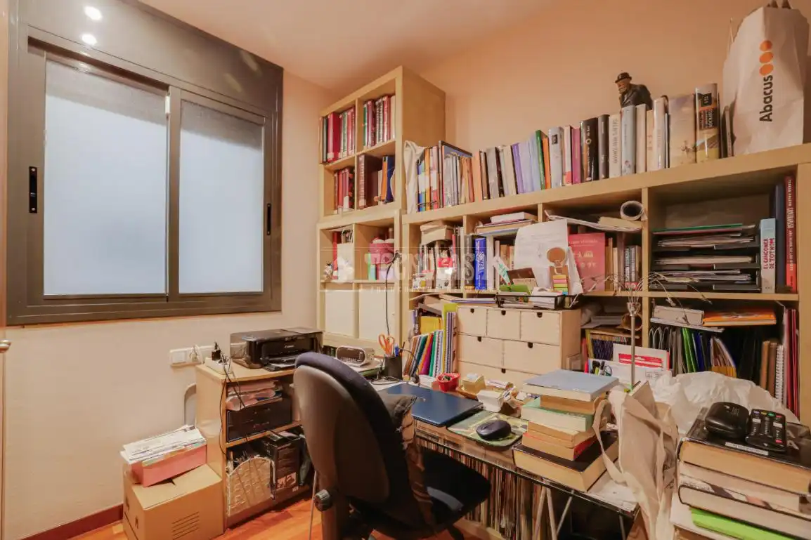 Habitación de Piso en venta en Barcelona con Balcón