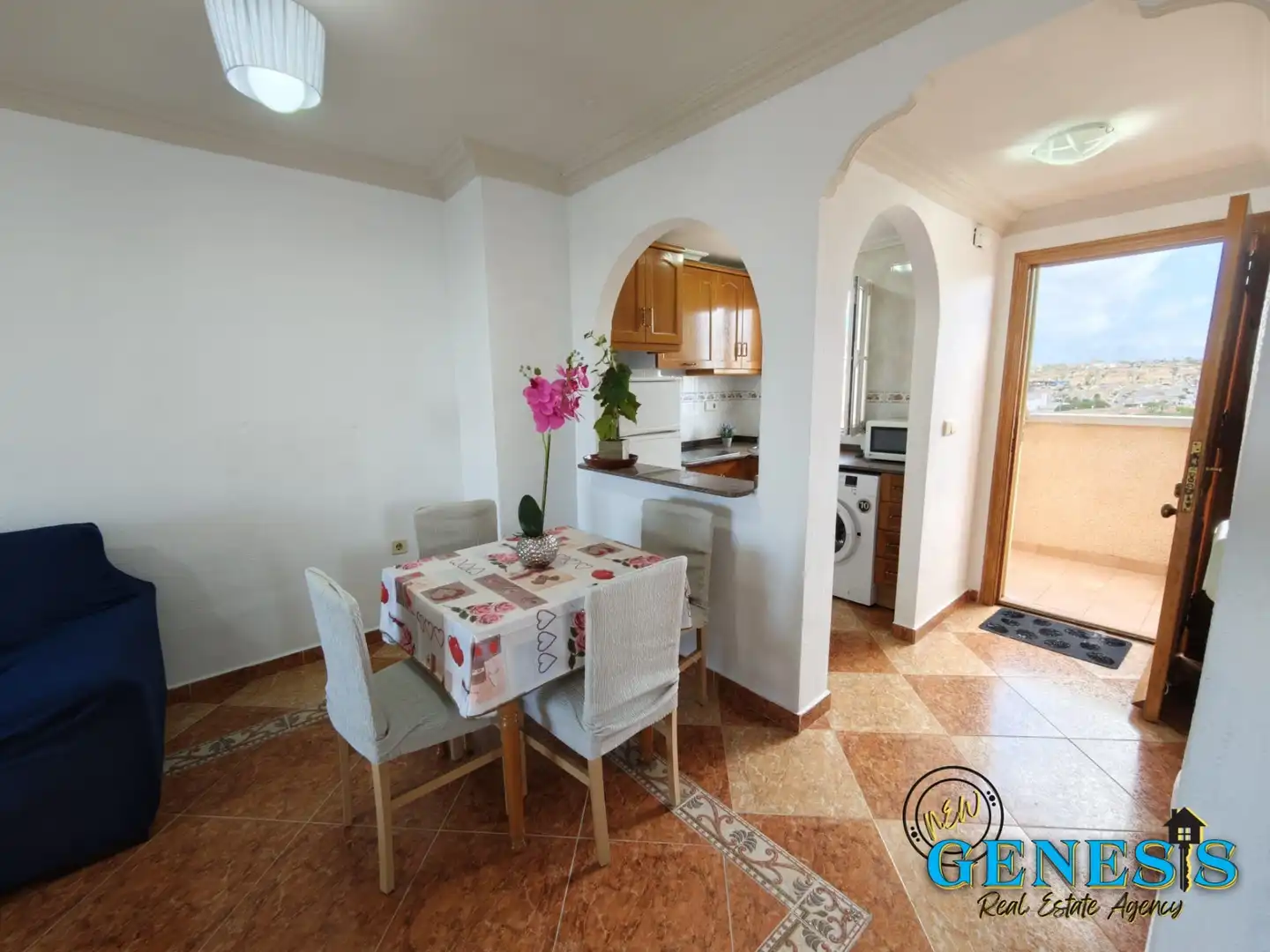 Menjador de Apartament en venda en Torrevieja amb Moblat, Rentadora i Balcó