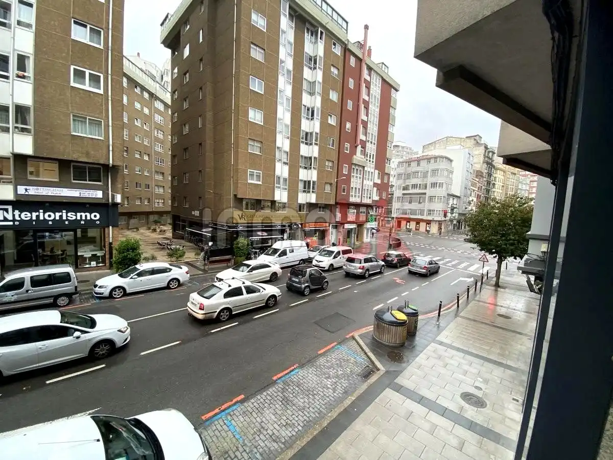 Oficina amb ascensor en venda a De Oza
