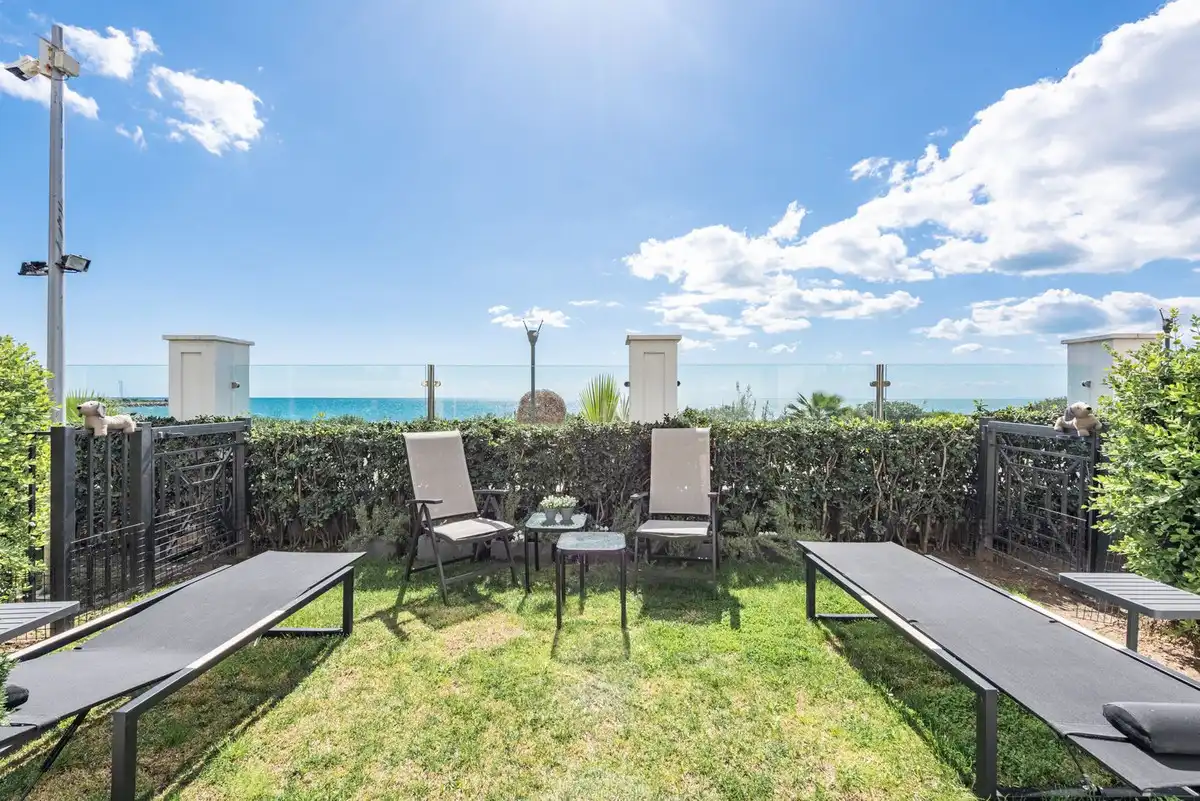 Garden of Flat for sale in Estepona  with Air Conditioner, Terrace and Storage room