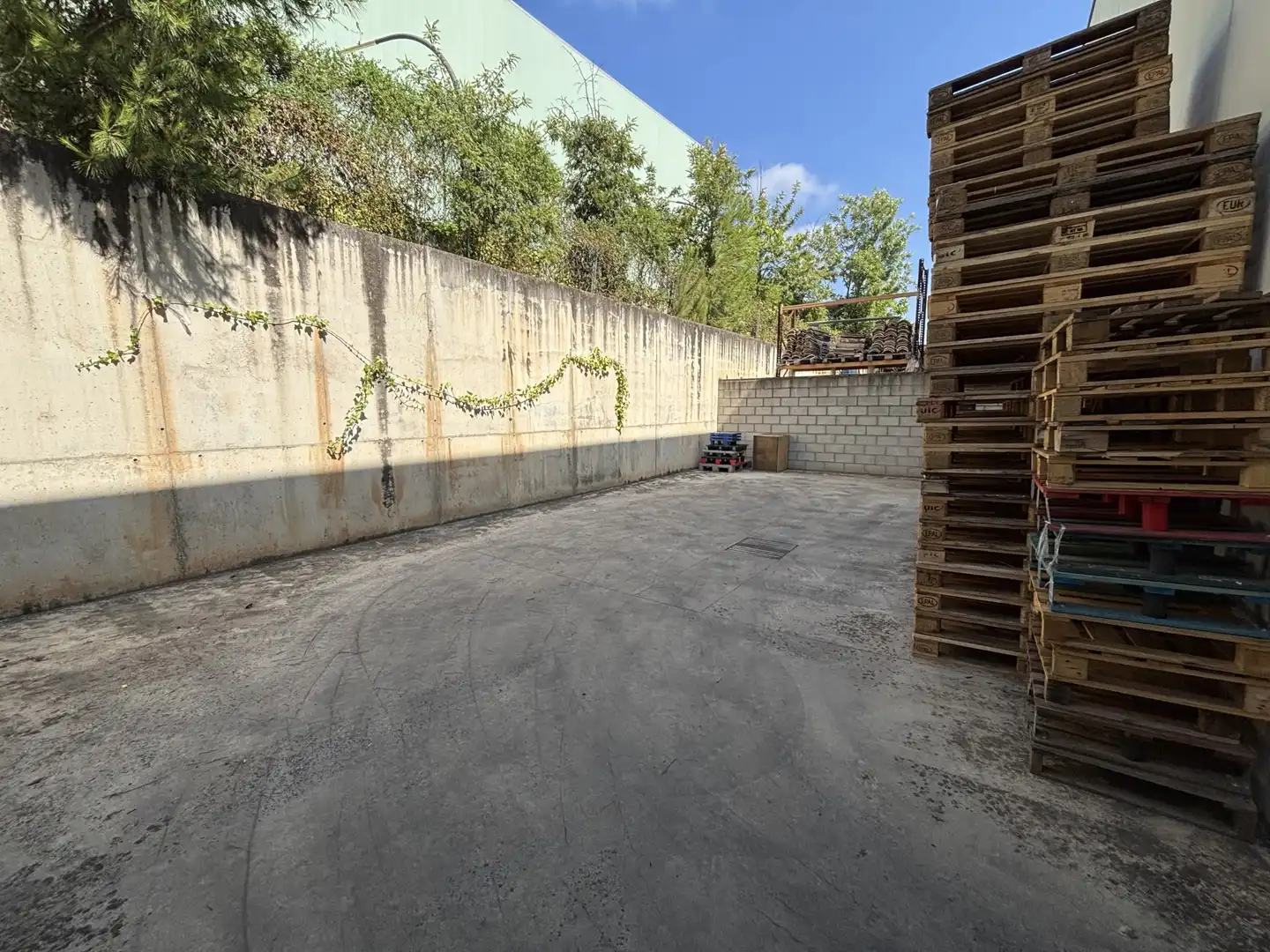 Parking of Industrial buildings for rent in Rubí