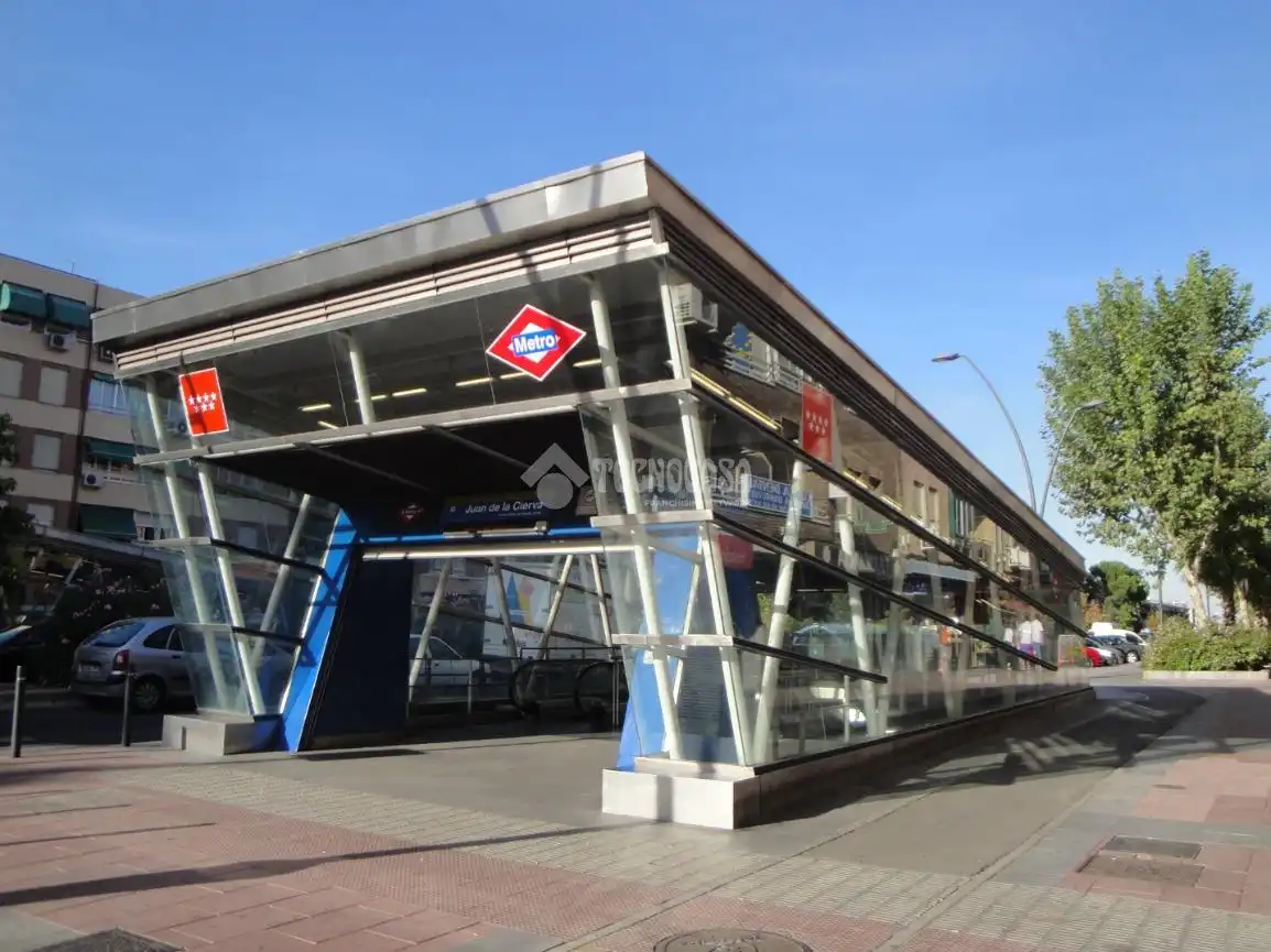 Flat for rent in Juan de la Cierva
