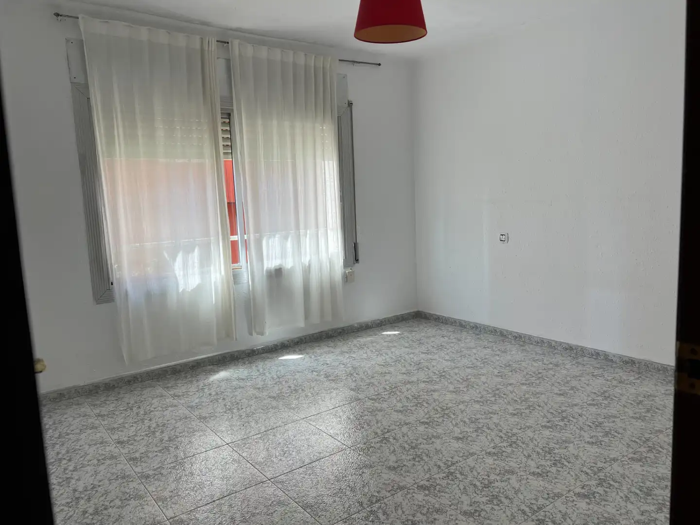 Habitación de Piso en venta en Badalona con Horno, Balcón y Alarma