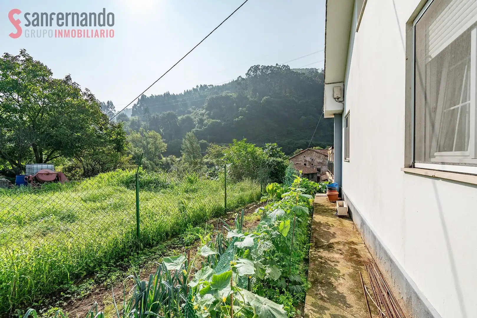 Vista exterior de Casa o xalet en venda en Cartes amb Calefacció, Jardí privat i Terrassa