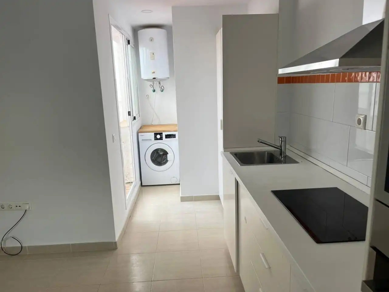 Küche von Dachboden zum Verkauf in San Fernando mit Klimaanlage und Terrasse