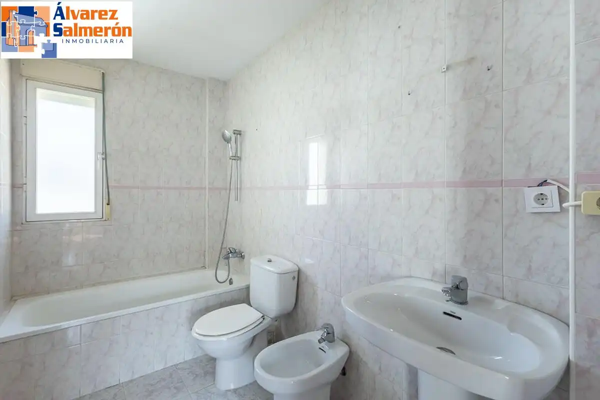 Baño de Casa adosada en venta en Huétor Vega con Terraza
