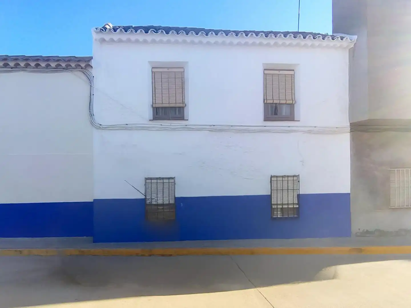 Vista exterior de Casa adosada en venda en Campo de Criptana amb Aire condicionat