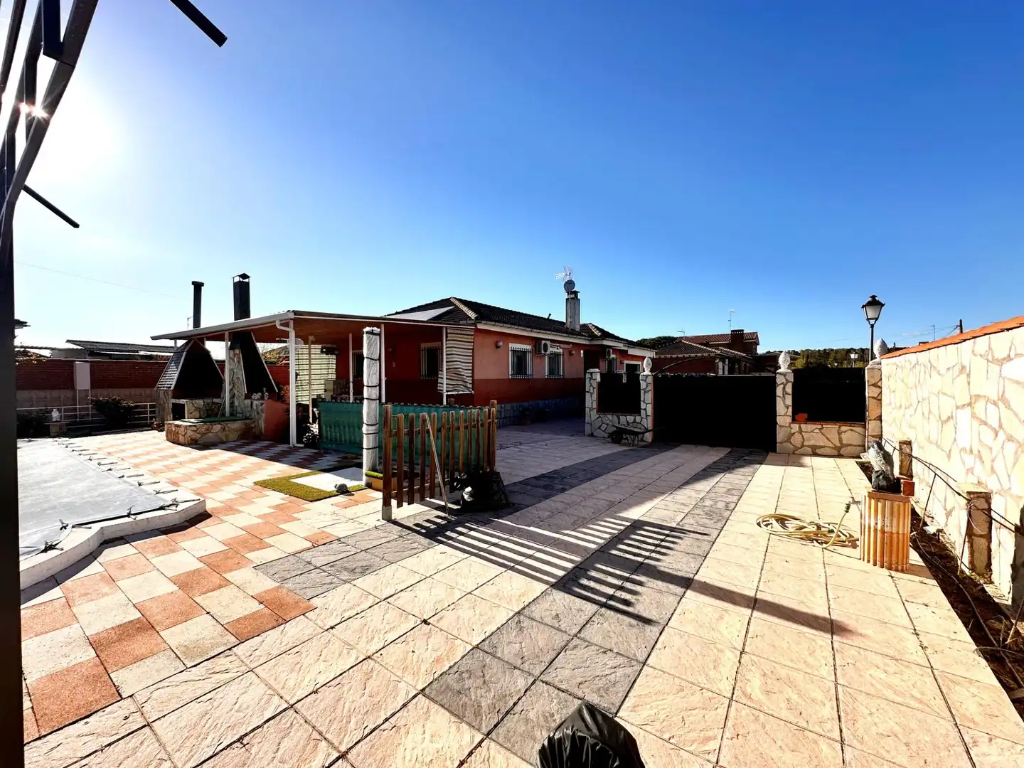 Exterior view of Houses for sale in Escalona  with Air Conditioner, Heating and Private garden