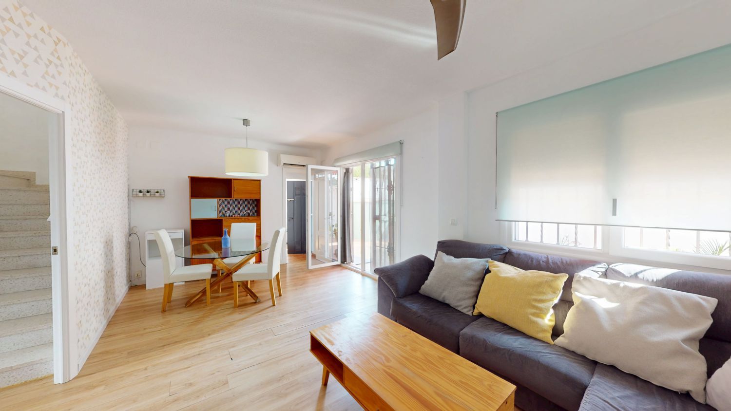 Sala de estar de Casa adosada en venta en Bormujos con Aire acondicionado, Calefacción y Terraza