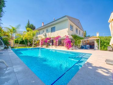 Villa con piscina in vendita a Calle Calle Font Bugaya